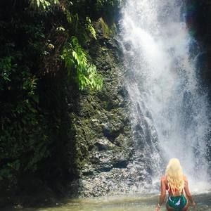 Meet your Posher, Mona